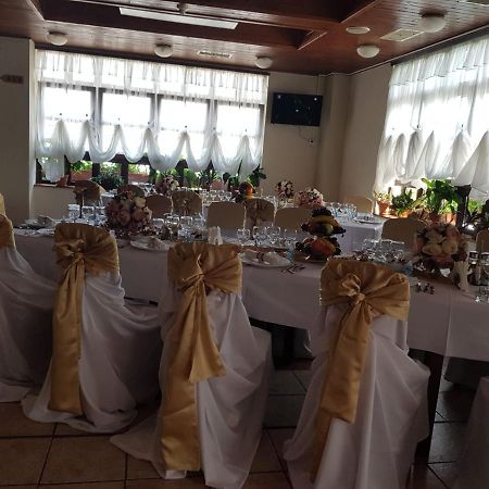Motel Din Darste Négyfalu Kültér fotó
