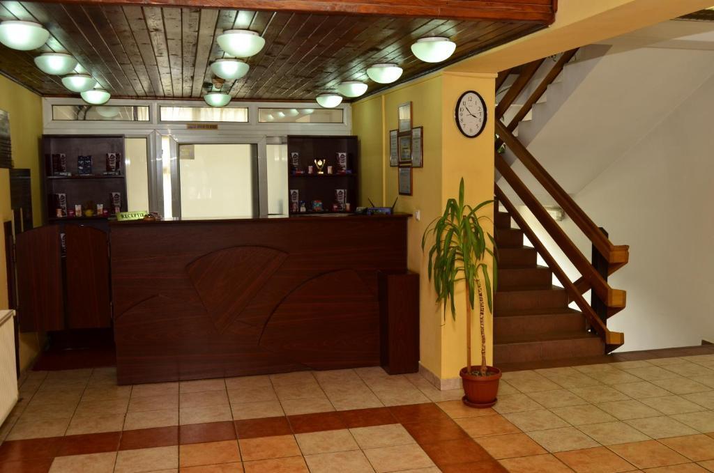 Motel Din Darste Négyfalu Kültér fotó