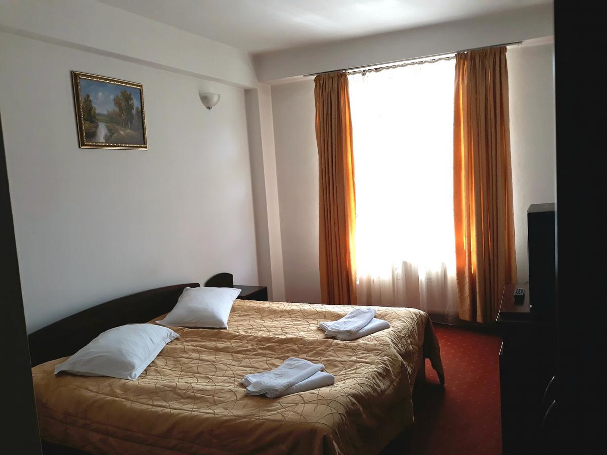 Motel Din Darste Négyfalu Kültér fotó
