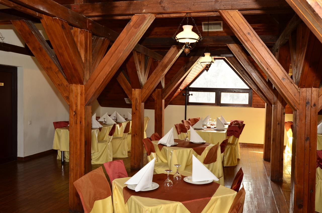 Motel Din Darste Négyfalu Kültér fotó
