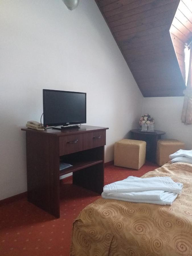 Motel Din Darste Négyfalu Kültér fotó