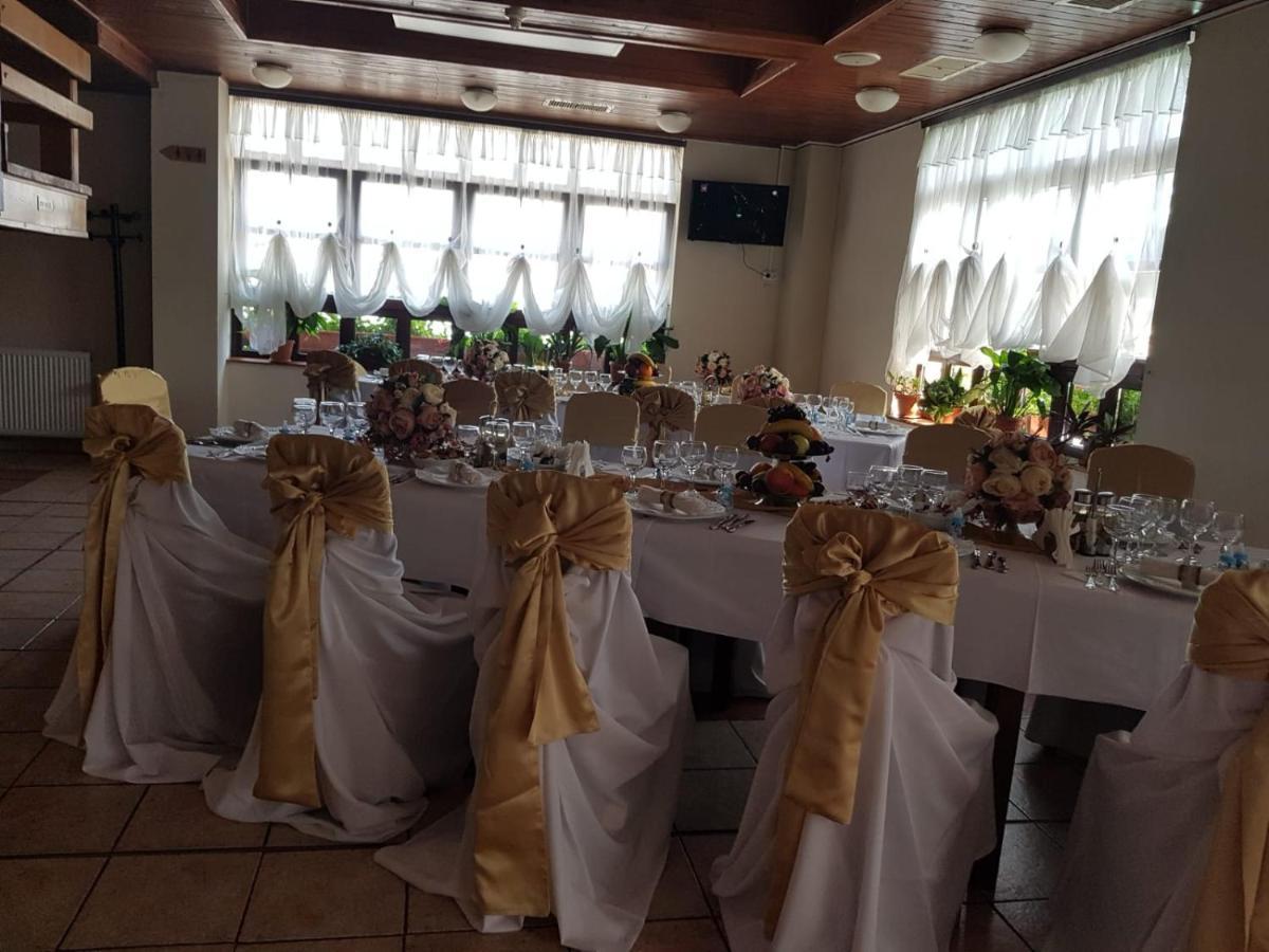 Motel Din Darste Négyfalu Kültér fotó