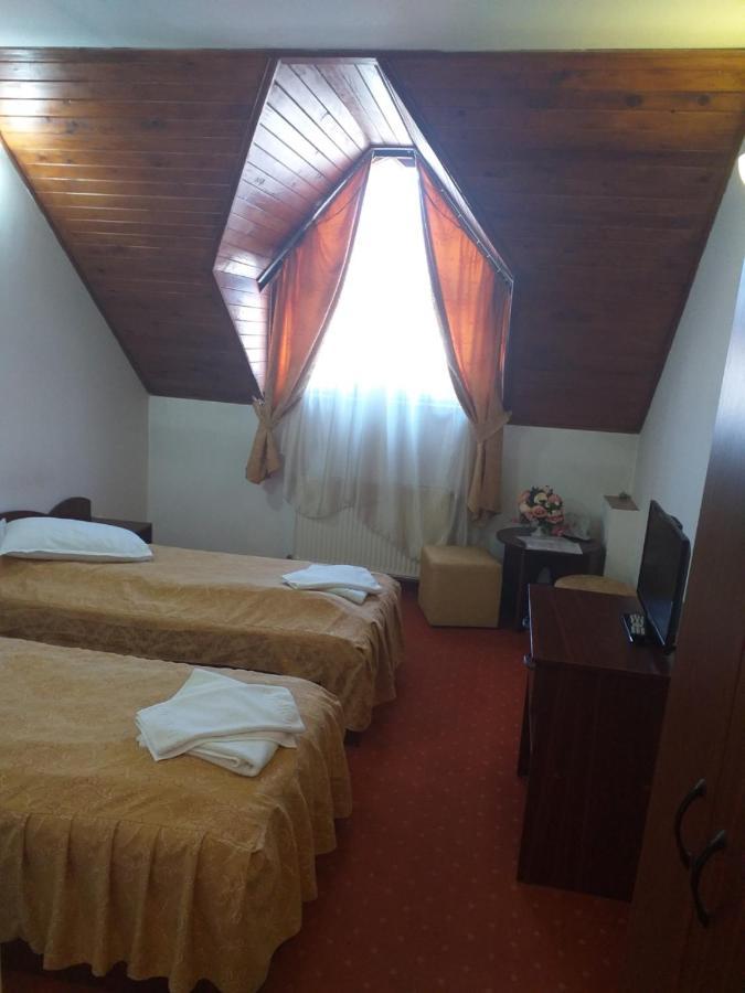 Motel Din Darste Négyfalu Kültér fotó